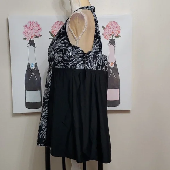 Island Escape Black and White One Piece Swimsuit - Picture 8 of 15